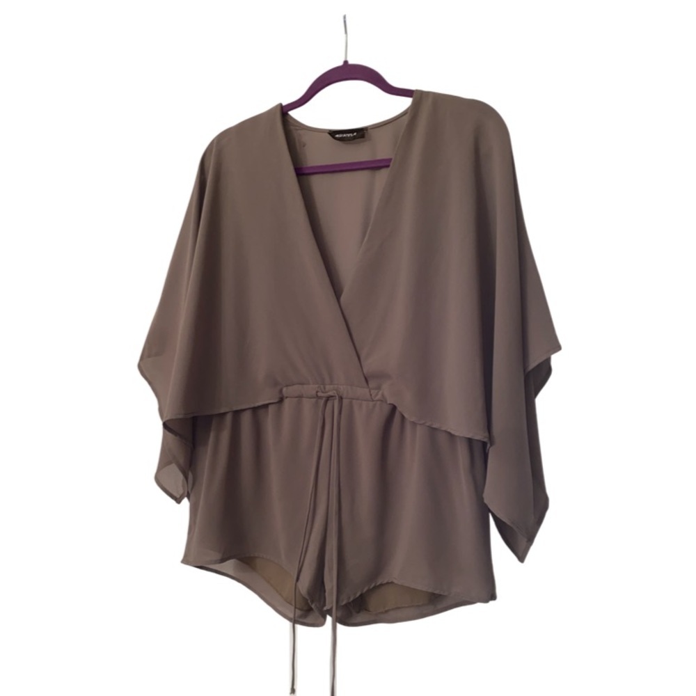 NWOT Petite Size* Batwing Romper- Taupe